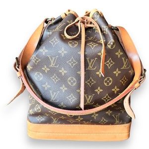 AUTHENTIC Louis Vuitton Monogram Noe GM Drawstring
Shoulder Bucket Bag